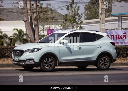 Chiangmai, Thailand - 13. Februar 2020: Privates Suv-Auto MG ZS. Produkt von British Automotive. Auf der Straße Nr.1001, 8 km von der Stadt Chiangmai. Stockfoto