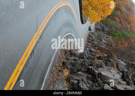 Hawk's Nest, Port Jervis, New York, kurvenreiche Straße und malerische Aussichtspunkte im Delaware River Valley, USA Stockfoto