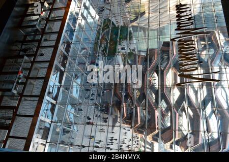 USA, New York City, Manhattan, Midtown, Hudson Yards, The Vessel, interaktives Kunstwerk von Thomas Heatherwick und Heatherwick Studio Stockfoto