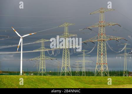 Deutschland, Sachsen-Anhalt, Wolmirstedt, Blick auf das Umspannwerk Wolmirstedt Stockfoto