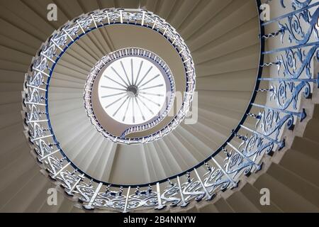 England, London, Greenwich, Queen's House Museum und Kunstgalerie, die Tulpe, Treppen, Englands erste Zentral Nicht unterstützte Treppen Stockfoto