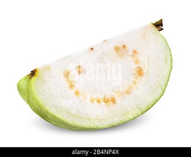 Schneiden Sie Guava-Früchte isoliert auf einem weißen, guava-Beschneidungspfad Stockfoto