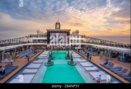 Italien, MSC Bellissima Cruiser Ship, Top Deck Stockfoto