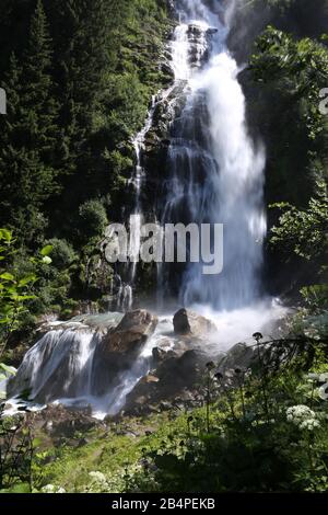 Der Stuiben-Wasserfall, kurz Stuibenfall, ist der höchste Wasserfall in Tyrol, Österreich Stockfoto