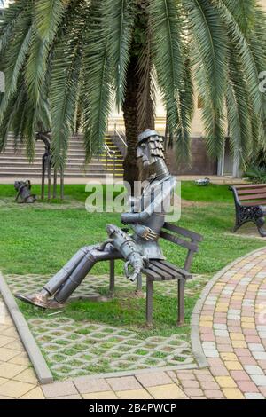 Russland, Sotschi, Oktober 2019: Eisenskulptur im Park des Kunstmuseums installiert. Stockfoto