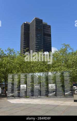 Spiegelwand, Holocaust-Denkmal, Hermann-Ehlers-Platz, Steglitz, Berlin, Deutschland Stockfoto