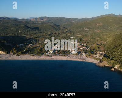 Luftbild karibischer Strand karavostasi der stadt perdika in griechenland epirus thesprotia in der Nähe von igoumenitsa Stockfoto