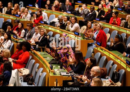 Vereinten Nationen. März 2020. Das Foto, das am 6. März 2020 aufgenommen wurde, zeigt ein Ereignis, das den Internationalen Frauentag im UN-Hauptquartier in New York feiert. Die Vereinten Nationen (UN) feierten am Freitag den Internatioanl-Frauentag in einer Befolgung, die mehr Fortschritte bei den Rechten der Frauen auf dem Weg Zur Gleichberechtigung Der Generation forderte. Kredit: Li Muzi/Xinhua/Alamy Live News Stockfoto