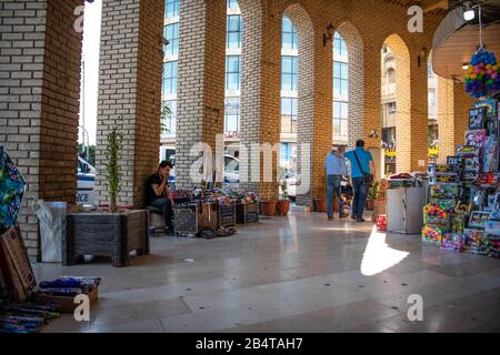 Erbil Geschäfte unter dem Bogen in der Nähe des Basars Stockfoto