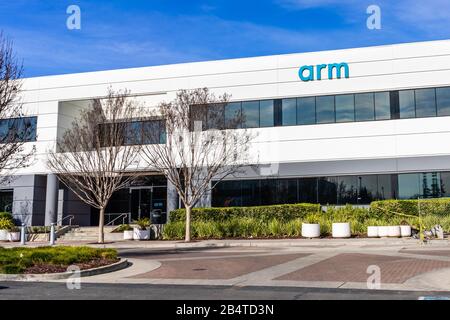 Februar 2020 San Jose/CA/USA - Arm, Inc. Hauptsitz im Silicon Valley; Arm Holdings ist ein globales Halbleiter- und Softwaredesignunternehmen, das sich im Besitz befindet Stockfoto