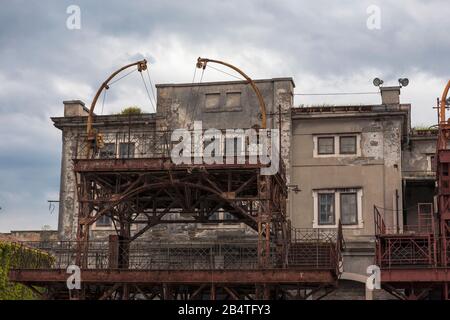 Verlassene Lagergebäude im Alten Hafen von Triest, Friaul-Julisch Venetien, Italien Stockfoto