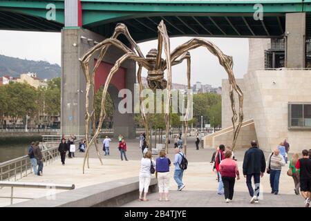 Bilbao, Baskenland, Spanien. 26. März 2017.: Fassade des Guggenheim Museum. Das Gebäude ist gekleidet in Glas, Titan und Kalkstein, entworfen von Frank Stockfoto