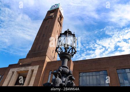 Blick auf das Gillette Building, Art Deco, Grade II Listed Structure an der Great West Road, Brentford, London, Großbritannien Stockfoto