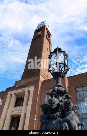 Blick auf das Gillette Building, Art Deco, Grade II Listed Structure an der Great West Road, Brentford, London, Großbritannien Stockfoto