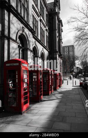 In ganz Großbritannien - Telefonboxen Im Alten Stil im Preston City Center Stockfoto