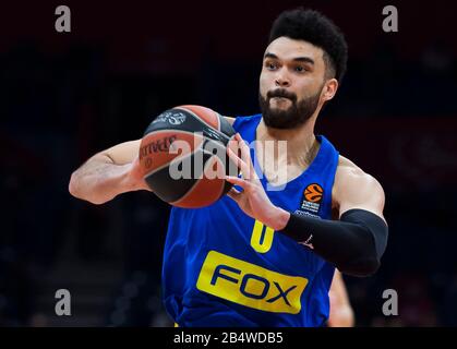 Belgrad, Serbien. März 2020. Elijah Bryant von Maccabi Fox Tel Aviv passiert den Ball. Kredit: Nikola Krstic/Alamy Live News Stockfoto