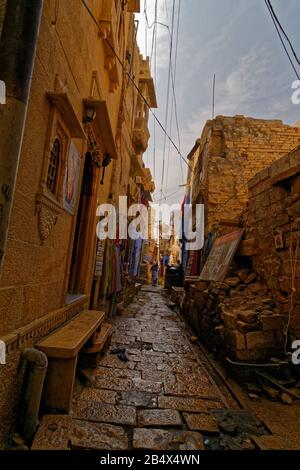 Jaisalmer, Rajasthan, indien. Januar 2014. Das weitläufige Jaisalmer Fort und seine engen Gassen, Rajasthan, Indien. Stockfoto