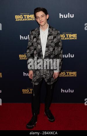 New York, Vereinigte Staaten. März 2020. Griffin Gluck besucht die Premiere von "Big Time Pudolescence" im Metrograph in New York City. Credit: Sopa Images Limited/Alamy Live News Stockfoto