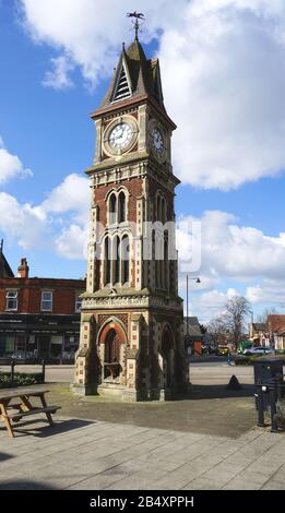 Der Jubilee Clock Tower an der Spitze der High Street in Newmarket Stockfoto