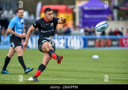 London, Großbritannien. März 2020. Manu Vunipola von Saracens tritt für die Umwandlung während des Gallagher Premiership Rugby-Spiels zwischen Saracens und Leicester Tigers im Allianz Park, London, England am 7. März 2020. Foto von Phil Hutchinson. Nur redaktionelle Nutzung, Lizenz für kommerzielle Nutzung erforderlich. Keine Verwendung bei Wetten, Spielen oder einer einzelnen Club-/Liga-/Spielerpublikationen. Kredit: UK Sports Pics Ltd/Alamy Live News Stockfoto