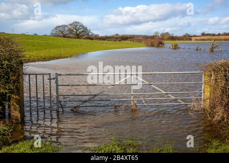 Überschwemmte Ackerland und Landschaft am Sandbach Cheshire England nach Storm Dennis und Ciara Februar 2020 Stockfoto