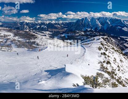 Tauplitz-Alm in der Nähe von Bad Mitterndorf in der österreichischen Steiermärkischen Provinz im Winter. Stockfoto