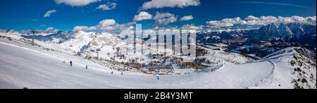 Tauplitz-Alm in der Nähe von Bad Mitterndorf in der österreichischen Steiermärkischen Provinz im Winter. Stockfoto