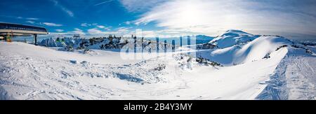 Tauplitz-Alm in der Nähe von Bad Mitterndorf in der österreichischen Steiermärkischen Provinz im Winter. Stockfoto