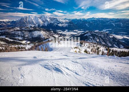 Tauplitz-Alm in der Nähe von Bad Mitterndorf in der österreichischen Steiermärkischen Provinz im Winter. Stockfoto