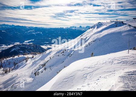 Tauplitz-Alm in der Nähe von Bad Mitterndorf in der österreichischen Steiermärkischen Provinz im Winter. Stockfoto