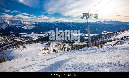 Tauplitz-Alm in der Nähe von Bad Mitterndorf in der österreichischen Steiermärkischen Provinz im Winter. Stockfoto