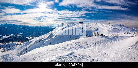 Tauplitz-Alm in der Nähe von Bad Mitterndorf in der österreichischen Steiermärkischen Provinz im Winter. Stockfoto