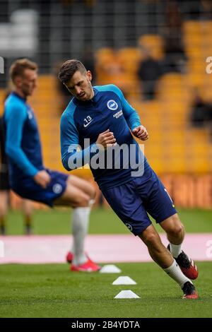 Wolverhampton, Großbritannien. Wolverhampton, Großbritannien. Wolverhampton, Großbritannien. März 2020English Premier League, Wolverhampton Wanderers versus Brighton and Hove Albion; Pascal Gross von Brighton &amp; Hove Albion erwärmt sich vor dem Spiel - Ausschließlich redaktioneller Gebrauch. Keine Verwendung mit nicht autorisierten Audio-, Video-, Daten-, Regallisten-, Club-/Liga-Logos oder Live-Diensten. Die Online-Nutzung ist auf 120 Bilder beschränkt, keine Videoemulation. Keine Verwendung bei Wetten, Spielen oder Einzelspielen/Liga/Spieler Veröffentlichungen Credit: Action Plus Sports Images/Alamy Live News Credit: Action Plus Sports I Credit: Action Plus Sports Images/Alamy Stockfoto