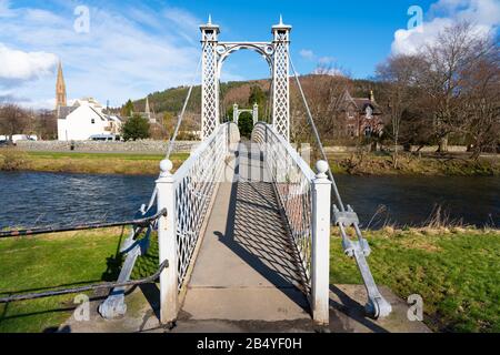 Blick auf River Tweed und Priorsford Steg in Peebles in der schottischen Grenze, Schottland, Großbritannien Stockfoto