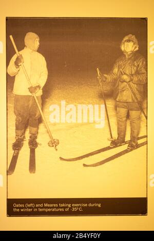 Foto von Herbert Ponting bei der British Antarktisexpedition unter der Leitung von Robert Falcon Scott, die zwischen 1910 und 1913 stattfand und im Rahmen der Oates Collection ausgestellt wurde. Die Oates Collection feiert das Leben von Kapitän Lawrence Oates und befindet sich im Gilbert-Weißhaus, einem Museum in Selborne, Hampshire, Großbritannien. Stockfoto