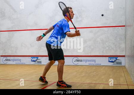 Karlsruhe, Deutschland. März 2020. Andreas Dietzsch trifft den Ball. Ges/Squash/Bundesliga: 1. SC Karlsruhe - Moskitos Waiblingen, 07.03.2020 weltweite Nutzung Credit: Dpa / Alamy Live News Stockfoto