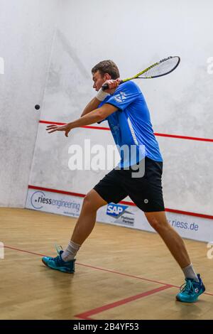 Karlsruhe, Deutschland. März 2020. Robin Ebert schlägt den Ball. Ges/Squash/Bundesliga: 1. SC Karlsruhe - Moskitos Waiblingen, 07.03.2020 weltweite Nutzung Credit: Dpa / Alamy Live News Stockfoto