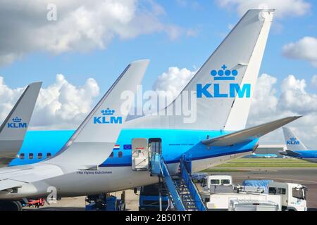 Amsterdam, NIEDERLANDE - 03. MÄRZ 2020: KLM Royal Dutch Airlines am Flughafen Amsterdam Schiphol. Stockfoto