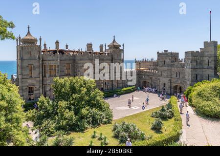 Alupka, Krim - Juli 10. 2019. Woronzow Palast - ehemalige Residenz des Grafen Woronzow, jetzt ein Museum Stockfoto