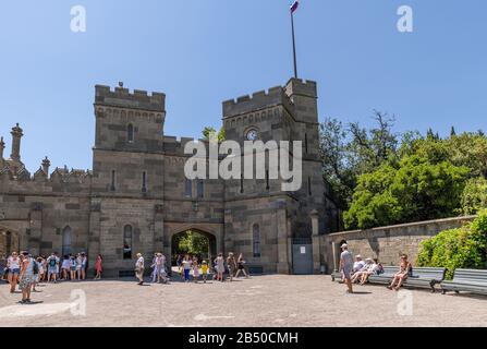 Alupka, Krim - Juli 10. 2019. Woronzow Palast - ehemalige Residenz des Grafen Woronzow, jetzt ein Museum Stockfoto