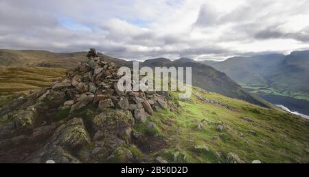 Die Wasdale Fells aus Middle Fielen Stockfoto