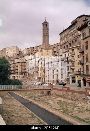 PANORAMA CON LA TORRE MUDEJAR DE LA IGLESIA DE LA MAGDALENA. Lage: Außenansicht. TARAZONA. SPANIEN. Stockfoto