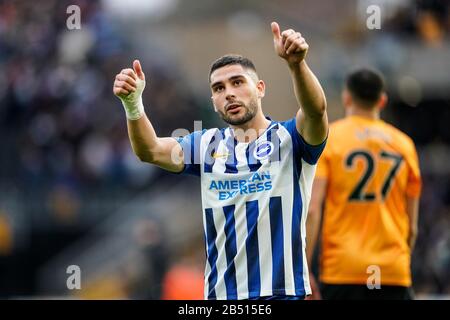 Wolverhampton, Großbritannien. Wolverhampton, Großbritannien. März 2020English Premier League, Wolverhampton Wanderers versus Brighton and Hove Albion; Neal Maupay of Brighton &amp; Hove Albion lobt die Brighton &amp; Hove Albion Fans Credit: Action Plus Sports Images/Alamy Live News Credit: Action Plus Sports Images/Alamy Live News Stockfoto