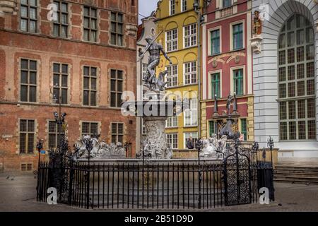 Gdansk, Polen - 8. märz 2020: Neptun-Brunnen an der Dlugi-Targ-Straße in Gdansk, Polen Stockfoto