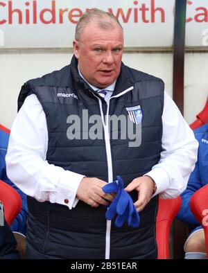 Sunderland, Großbritannien. März 2020. Steve Evans mit glücklichen blauen Handschuhen beim Spiel Sky Bet League 1 zwischen Sunderland und Gillingham im Stadium Of Light, Sunderland am Samstag, den 7. März 2020. (Kredit: Martin Swinney/MI News) Foto darf nur für redaktionelle Zwecke in Zeitungen und/oder Zeitschriften verwendet werden, Lizenz für kommerzielle Nutzung erforderlich Kredit: MI News & Sport /Alamy Live News Stockfoto