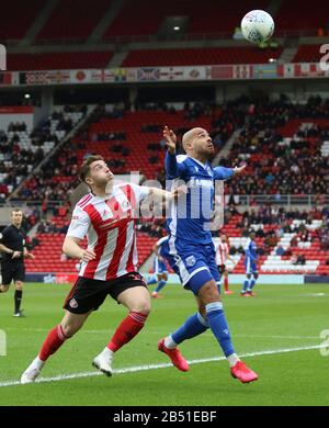 Sunderland, Großbritannien. März 2020. Lynden Gooch kämpft mit Jordan Graham beim Spiel der Sky Bet League 1 zwischen Sunderland und Gillingham im Stadium Of Light, Sunderland am Samstag, den 7. März 2020. (Kredit: Martin Swinney/MI News) Foto darf nur für redaktionelle Zwecke in Zeitungen und/oder Zeitschriften verwendet werden, Lizenz für kommerzielle Nutzung erforderlich Kredit: MI News & Sport /Alamy Live News Stockfoto