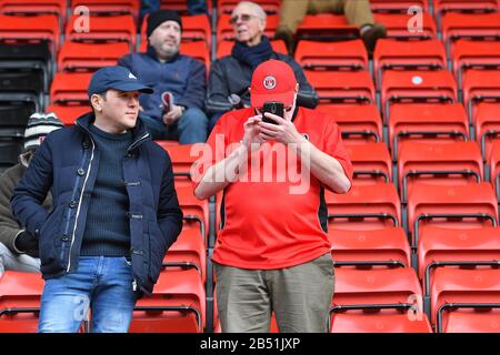 London, Großbritannien. März 2020. Heimfans beim Sky Bet Championship Match zwischen Charlton Athletic und Middlesbrough im Valley, London am Samstag, den 7. März 2020. (Kredit: Ivan Yordanov   MI News) Foto darf nur für redaktionelle Zwecke in Zeitungen und/oder Zeitschriften verwendet werden, Lizenz für kommerzielle Nutzung erforderlich Kredit: MI News & Sport /Alamy Live News Stockfoto