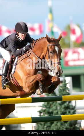 Die Nationalen, Spruce Meadows Juni 2002, Lauren Hough (USA) Reiten Casadora Stockfoto