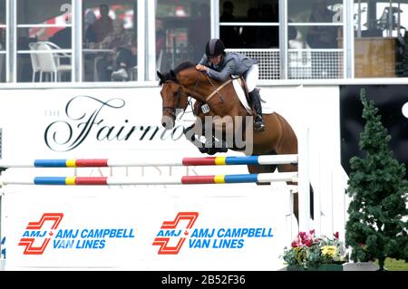 The National, Spruce Meadows Juni 2002, Megan Lamaze (USA) Reitcocktail Stockfoto