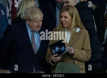 London, Großbritannien. März 2020. Rugby Union Guinness Six Nations Championship, England / Wales, Twickenham, 2020, 07/03/2020 Premierminister Boris Johnson nimmt das Spiel mit Fiance Carrie Symonds Credit ab: Paul Harding / Alamy Live News Stockfoto